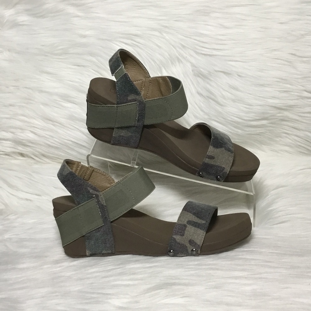Boutique by Corkys Bandit Wedge Sandal, Camo, 9 - New in Box!